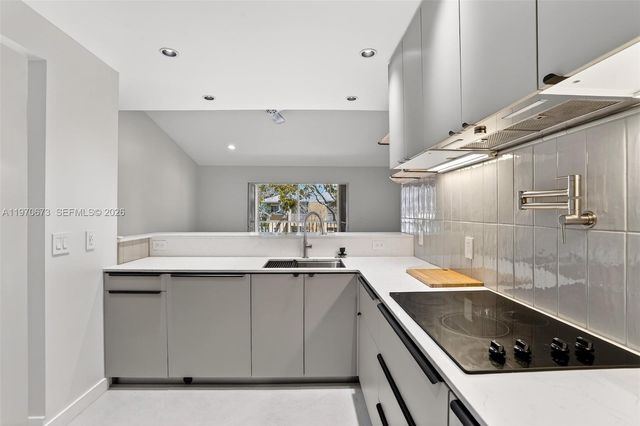 401 SE 10th St B207, Dania Beach, FL 33004