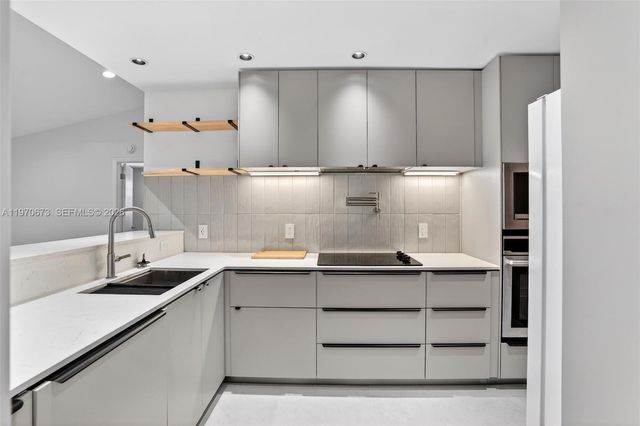 401 SE 10th St B207, Dania Beach, FL 33004