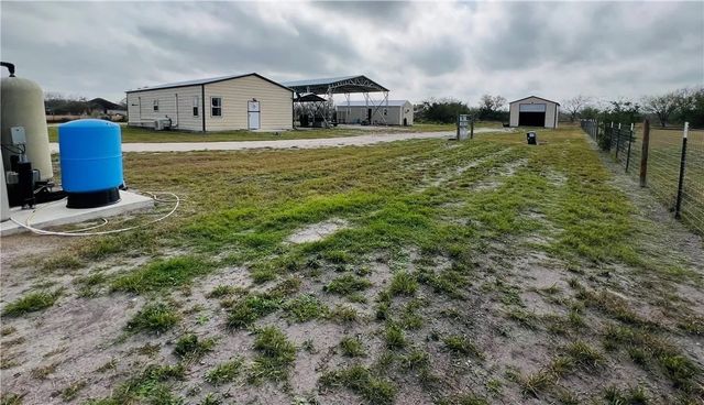202 County Road 3061, Orange Grove, TX 78372