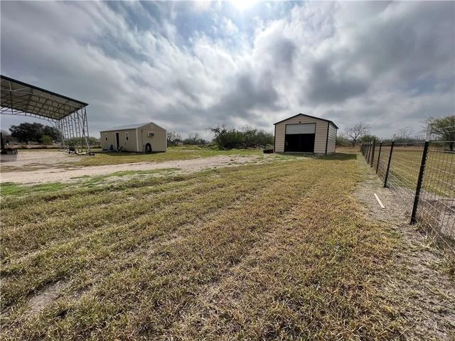 202 County Road 3061, Orange Grove, TX 78372