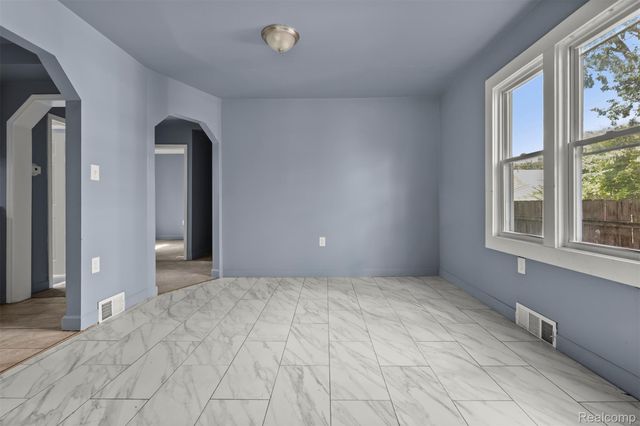 15875 Mansfield Street, Detroit, MI 48227