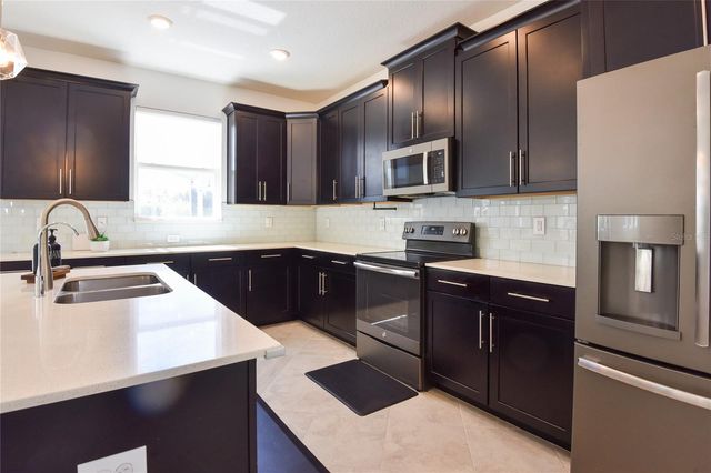 8904 LEADER BOARD LANE, Davenport, FL 33896