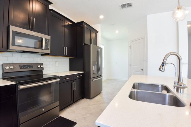 8904 LEADER BOARD LANE, Davenport, FL 33896