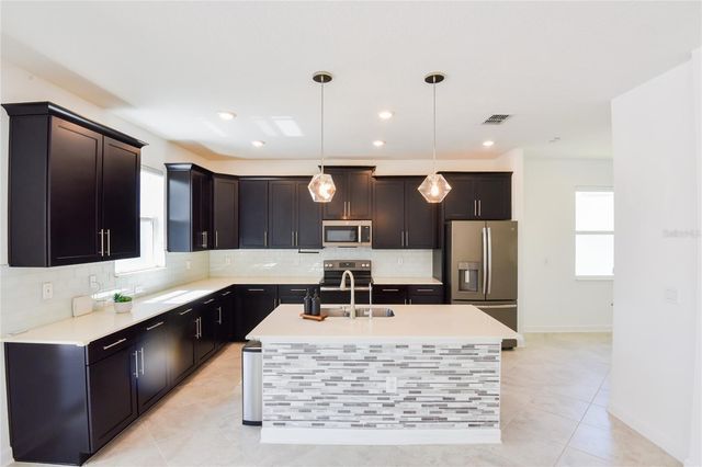 8904 LEADER BOARD LANE, Davenport, FL 33896