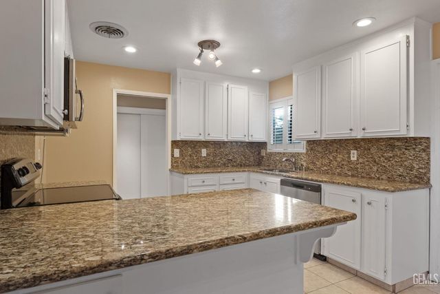 11930 Laver Court, Bakersfield, CA 93306