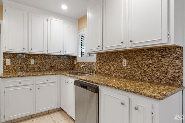 11930 Laver Court, Bakersfield, CA 93306