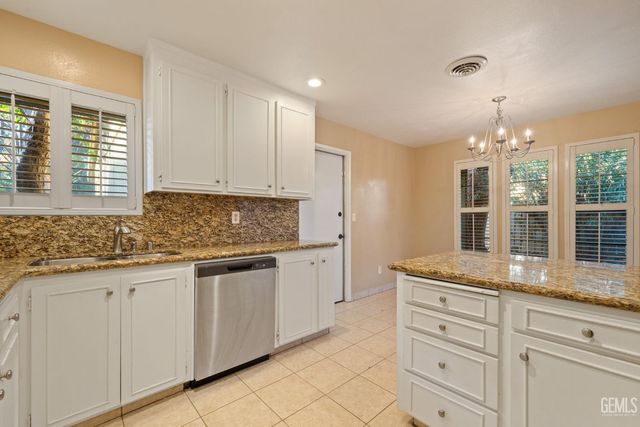 11930 Laver Court, Bakersfield, CA 93306