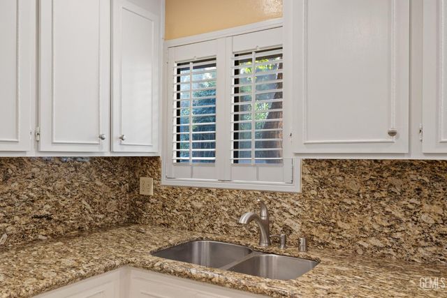 11930 Laver Court, Bakersfield, CA 93306