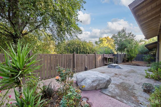 11930 Laver Court, Bakersfield, CA 93306