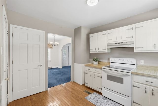 126 Davis Rd, Economy, PA 15143