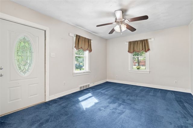 126 Davis Rd, Economy, PA 15143
