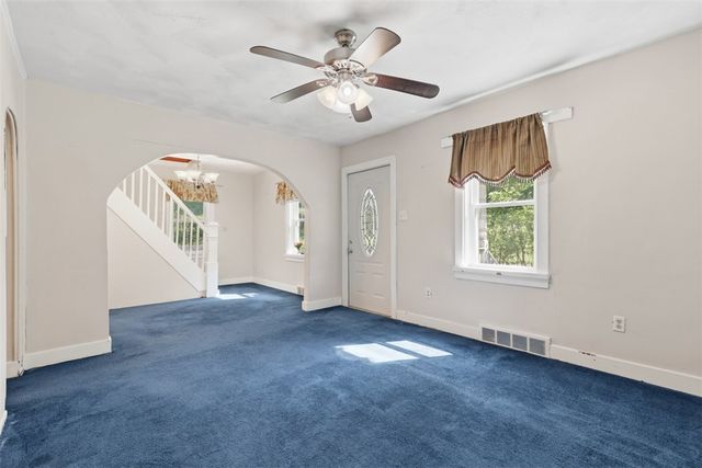 126 Davis Rd, Economy, PA 15143