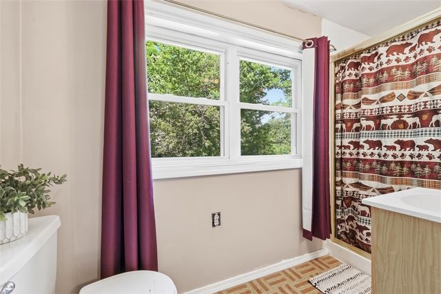 126 Davis Rd, Economy, PA 15143