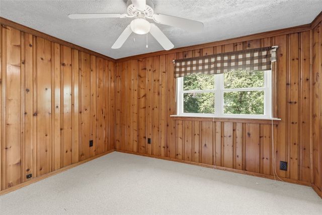 126 Davis Rd, Economy, PA 15143