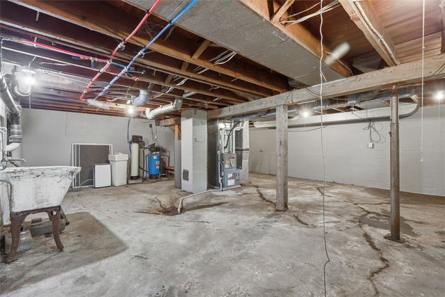 126 Davis Rd, Economy, PA 15143