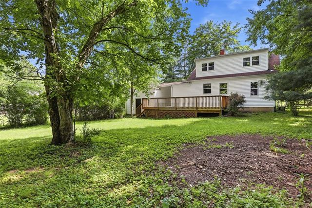 126 Davis Rd, Economy, PA 15143