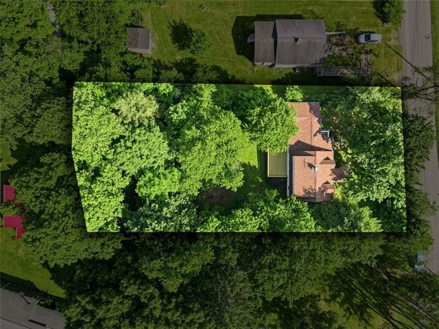 126 Davis Rd, Economy, PA 15143