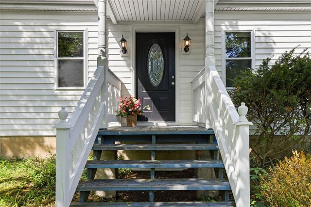 126 Davis Rd, Economy, PA 15143