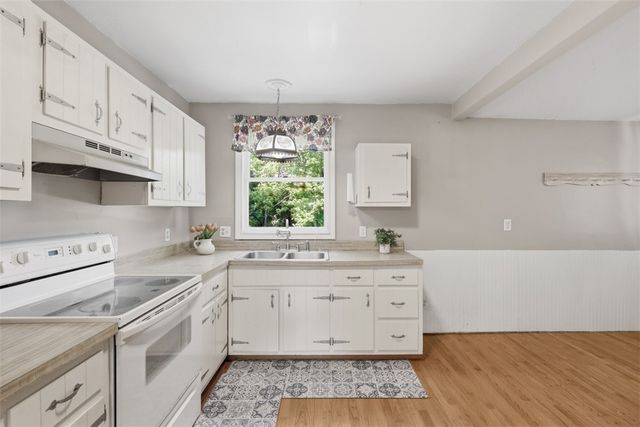 126 Davis Rd, Economy, PA 15143
