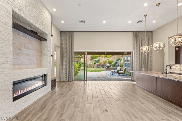 10179 Emerald Sunset Court, Las Vegas, NV 89148