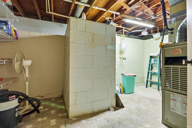 318 Westmore Drive, Evansville, IN 47712