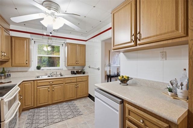 730 Greenlee, Whitehall, PA 15227