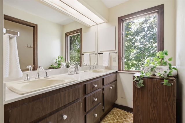 730 Greenlee, Whitehall, PA 15227