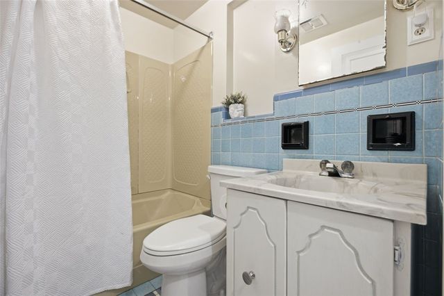 730 Greenlee, Whitehall, PA 15227