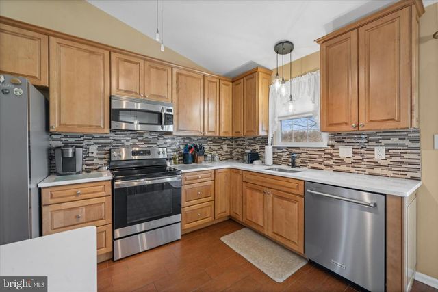 203 N BARRINGTON CT, Newark, DE 19702