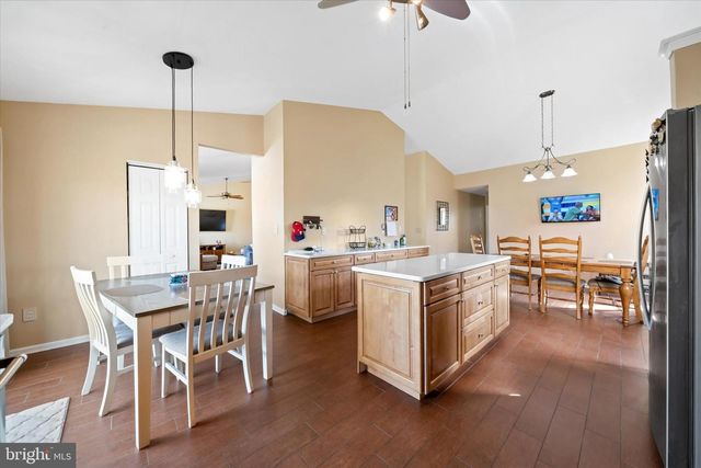 203 N BARRINGTON CT, Newark, DE 19702