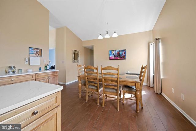 203 N BARRINGTON CT, Newark, DE 19702