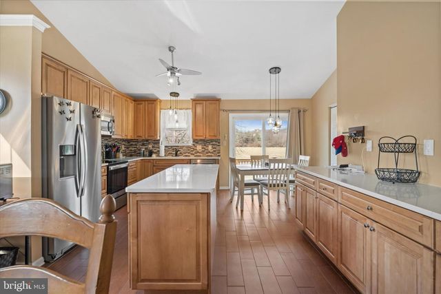 203 N BARRINGTON CT, Newark, DE 19702