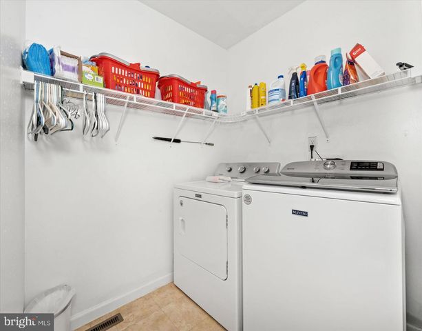 203 N BARRINGTON CT, Newark, DE 19702