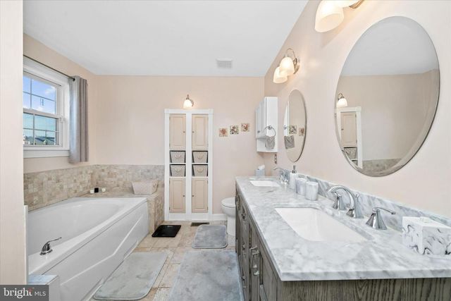 203 N BARRINGTON CT, Newark, DE 19702