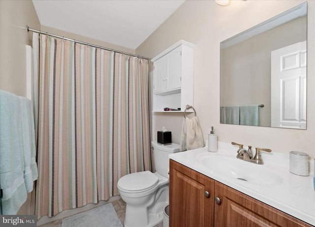 203 N BARRINGTON CT, Newark, DE 19702