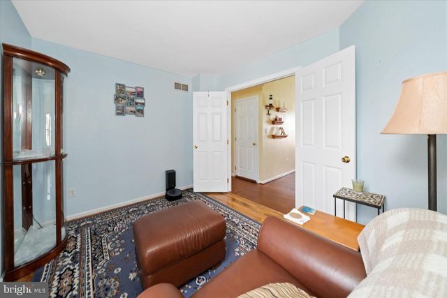 203 N BARRINGTON CT, Newark, DE 19702