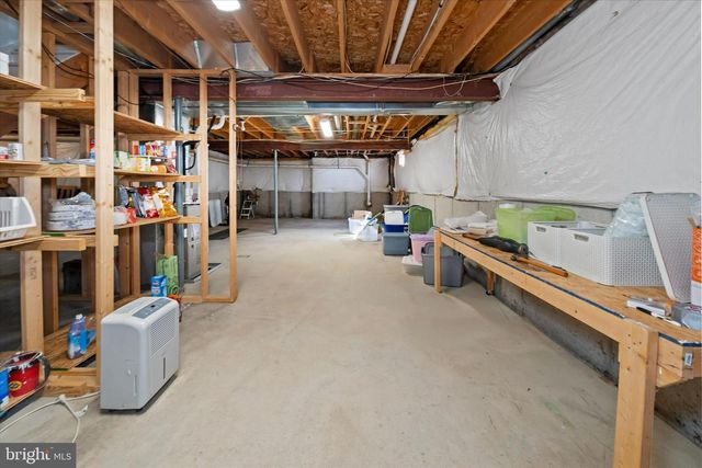 203 N BARRINGTON CT, Newark, DE 19702