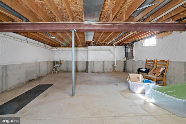 203 N BARRINGTON CT, Newark, DE 19702