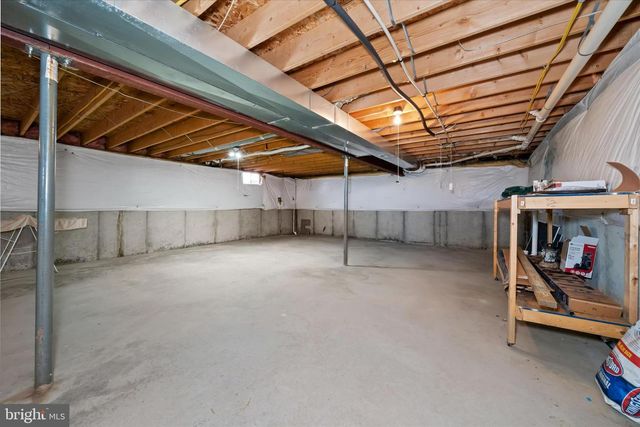 203 N BARRINGTON CT, Newark, DE 19702