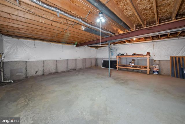 203 N BARRINGTON CT, Newark, DE 19702