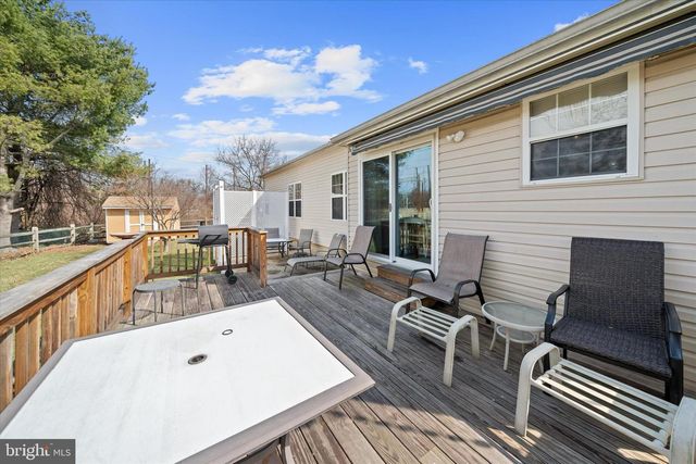 203 N BARRINGTON CT, Newark, DE 19702