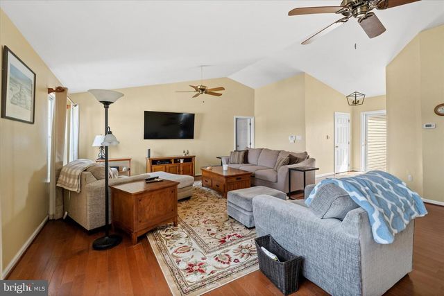 203 N BARRINGTON CT, Newark, DE 19702