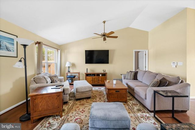 203 N BARRINGTON CT, Newark, DE 19702