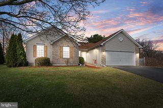 203 N BARRINGTON CT, Newark, DE 19702