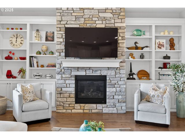 136 W 13TH Way, La Center, WA 98629