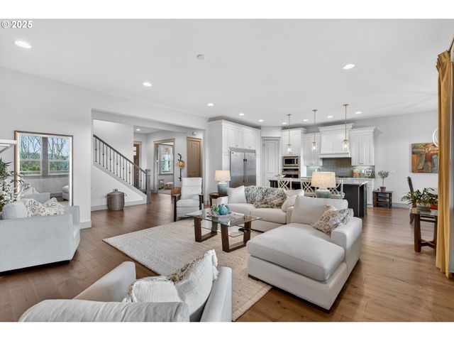 136 W 13TH Way, La Center, WA 98629