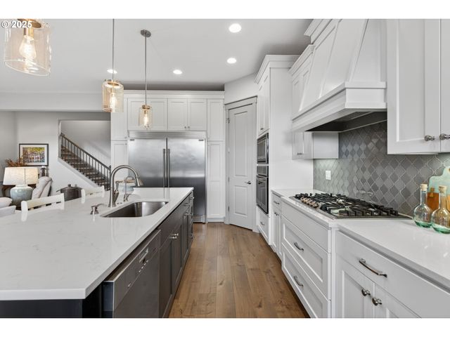 136 W 13TH Way, La Center, WA 98629