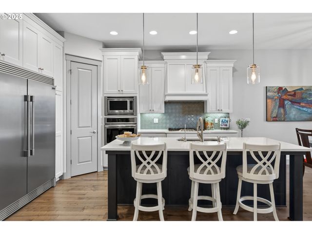 136 W 13TH Way, La Center, WA 98629