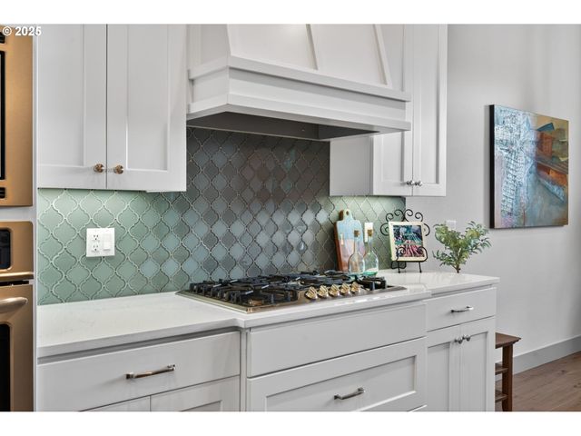 136 W 13TH Way, La Center, WA 98629