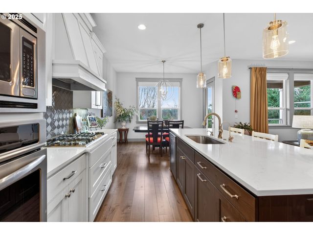 136 W 13TH Way, La Center, WA 98629